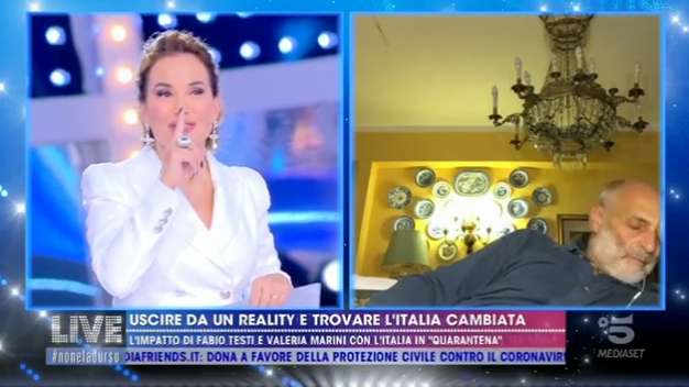 Paolo Brosio dorme in collegamento a Live Non è la d’Urso preview