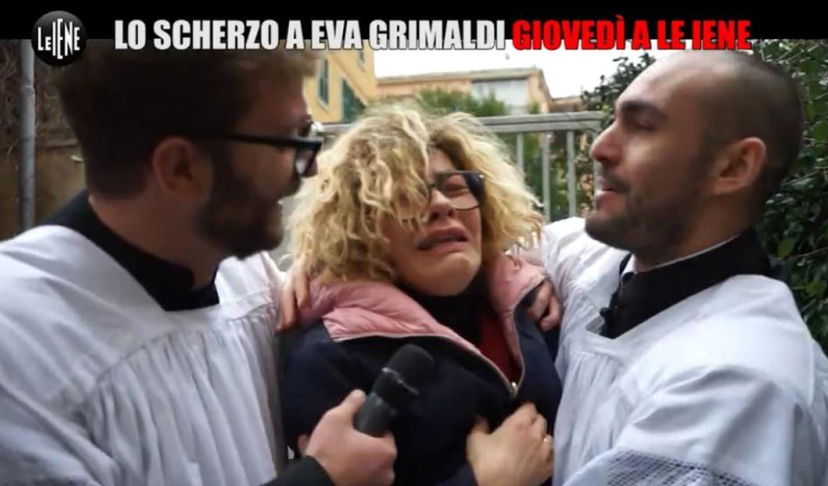 Scherzo Le Iene a Eva Grimaldi: Imma Battaglia a letto con una suora, reazione esilarante (VIDEO) preview