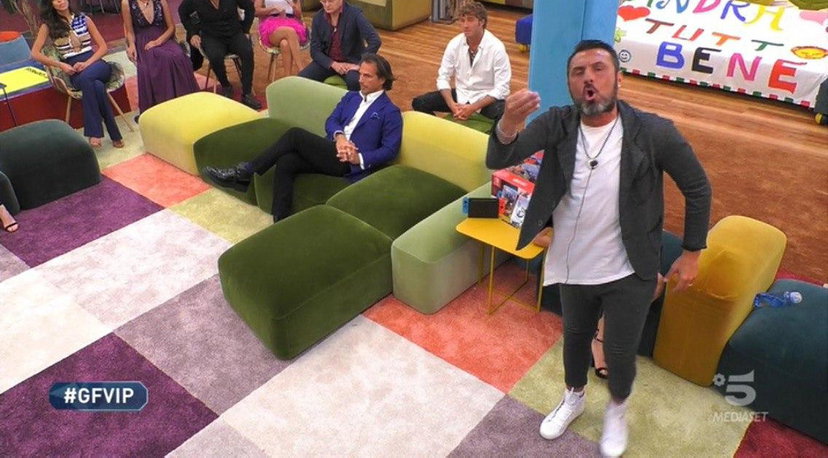 Lite tra Zequila e Sossio al GF Vip, l’affondo di Aruta: “E’ bullismo, meglio lo slippino che er mutanda!” preview