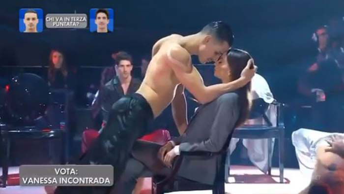 Valentin e Francesca Tocca: ballo bollente ad Amici 19, nessuna “pietà” per Raimondo Todaro – VIDEO article-post