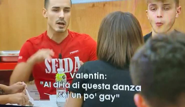Valentin, Amici 19: omofobia e bullismo, spunta terzo video inedito “Sembri gay” preview