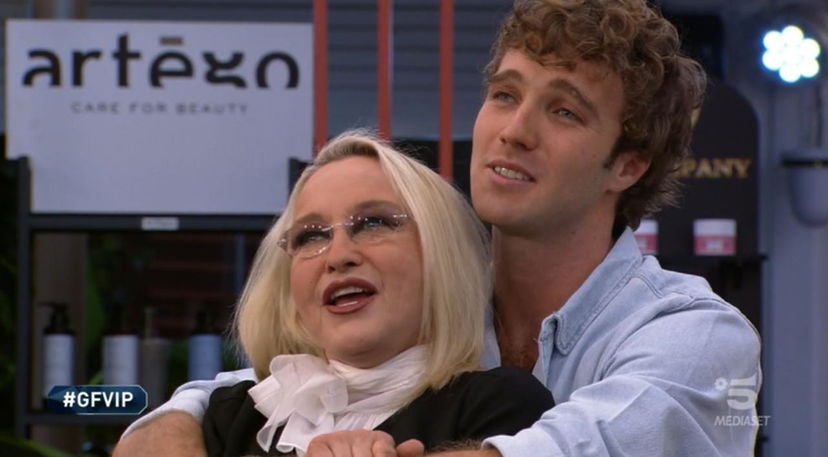 GF Vip, Eleonora Giorgi scrive una lettera a Paolo Ciavarro e parla di Clizia Incorvaia preview