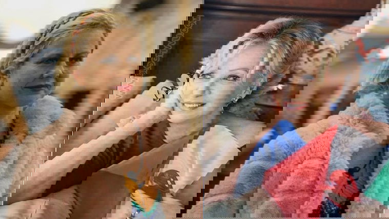 Enrica Bonaccorti “aggiusta il tiro” su Antonella Elia: toni smorzati e complimenti preview