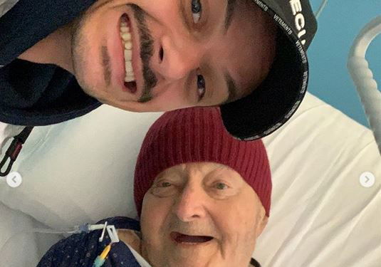 Coronavirus, Fabio Rovazzi: morto il nonno, “il maledetto virus ti è venuto a bussare alla porta” preview