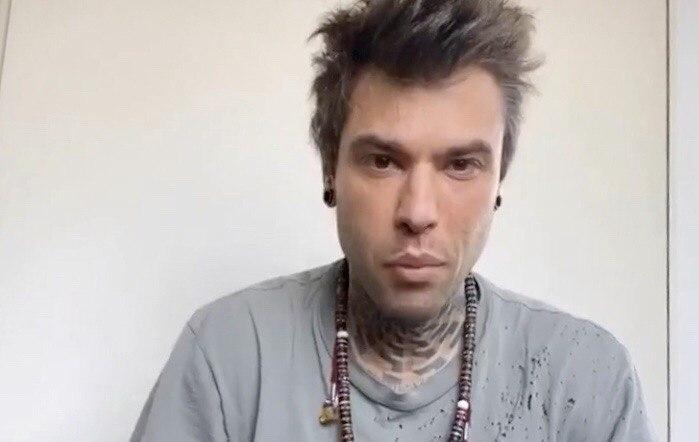 Fedez torna a cantare: “Le feste di Pablo”, il remix di Cara fuori a mezzanotte (VIDEO) preview