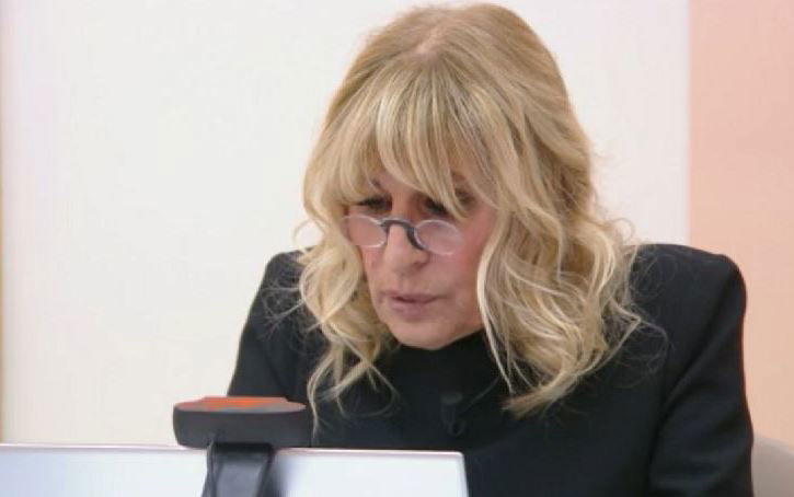 Uomini e Donne, Gemma Galgani: “Ricevo messaggi molti piccanti”, e su Tina e Gianni… article-post