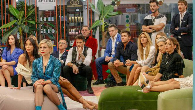 GF Vip “concorrente ha cercato di contattare noto politico”: il retroscena dopo il reality preview