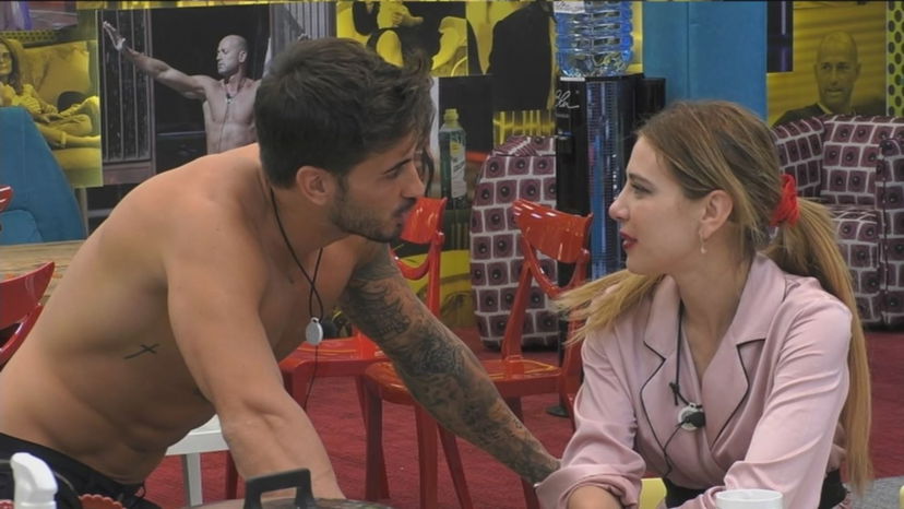 GF Vip: Ivan Gonzalez, frecciatina a Paolo Ciavarro e Clizia Incorvaia? “Storia d’amore finta” preview