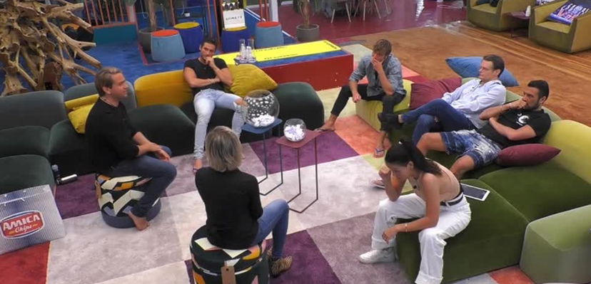 Grande Fratello Vip, Paola su Salvo: “Gli avrei dato uno schiaffo”, Elia “Clizia? Troppo vanitosa” preview