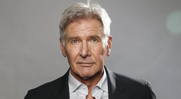 Harrison Ford ignora la torre di controllo: sfiorato l’incidente in aereo, ecco cosa è successo preview