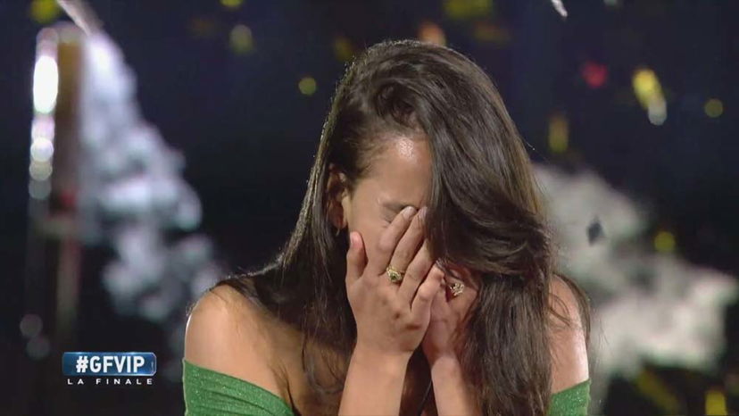 GF Vip, Paola Di Benedetto vince e dona intero montepremi in beneficenza, Fede Rossi orgoglioso – VIDEO preview