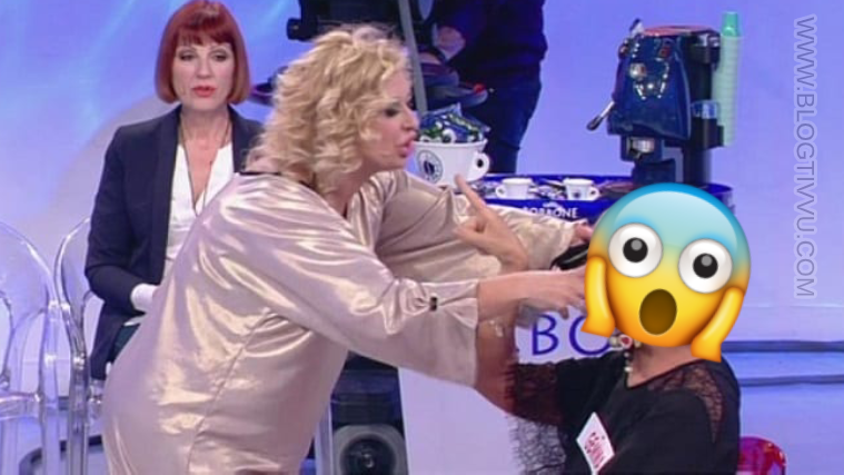 Trono Over, ex dama: "Maria De Filippi fa bullismo alle anziane"