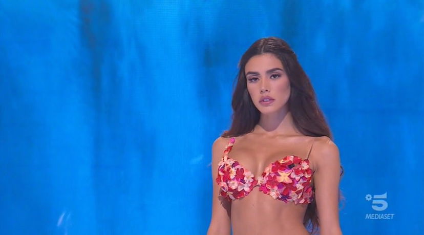 Madre Natura, Ciao Darwin 8: chi è Michelle Sander, Juve contro tutti preview