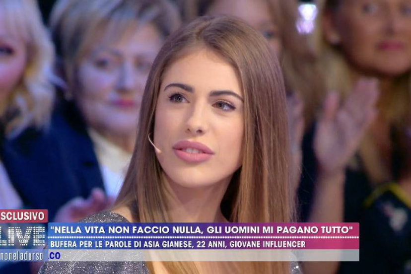 Asia Gianese contro Silvia Romano: “Io 400 euro di multa, lei 4 milioni per una vacanza”, poi ritratta – VIDEO preview