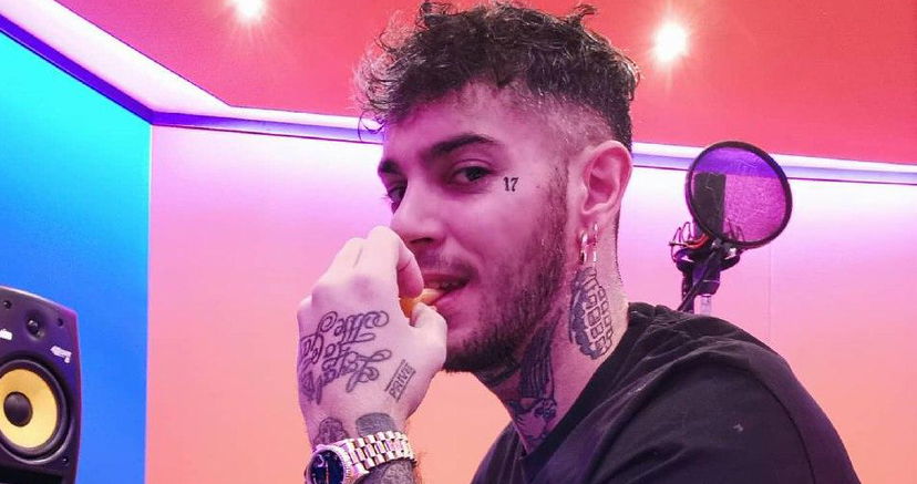 Emis Killa di nuovo nella bufera: le frasi sulle donne che hanno fatto infuriare il web, ecco quali preview