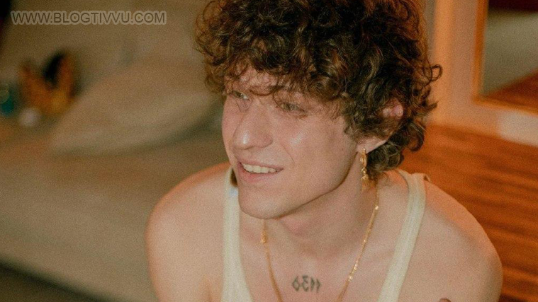 Perché Irama ha cambiato look ad Amici Speciali? “Odio le sneakers e non metto le tute” preview