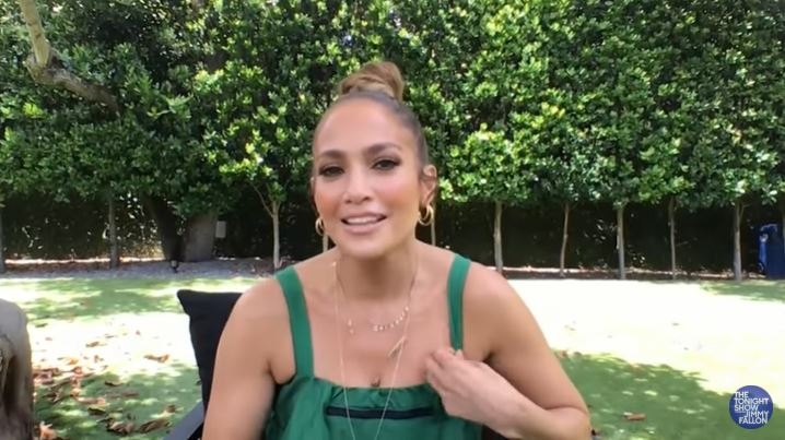 Jennifer Lopez ed il selfie choc: chi è l’uomo alle spalle che ha sconvolto i fan? Lei rivela tutto – VIDEO preview