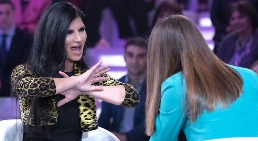 Verissimo e Silvia Toffanin rispondono a Pamela Prati: “Basta lo diciamo noi!”, ecco cosa è successo article-post
