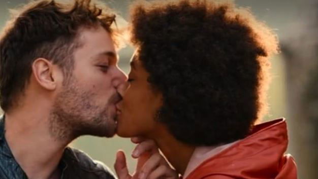 Summertime, Coco Rebecca Edogamhe svela come è stato il primo bacio con Ludovico Tersigni preview