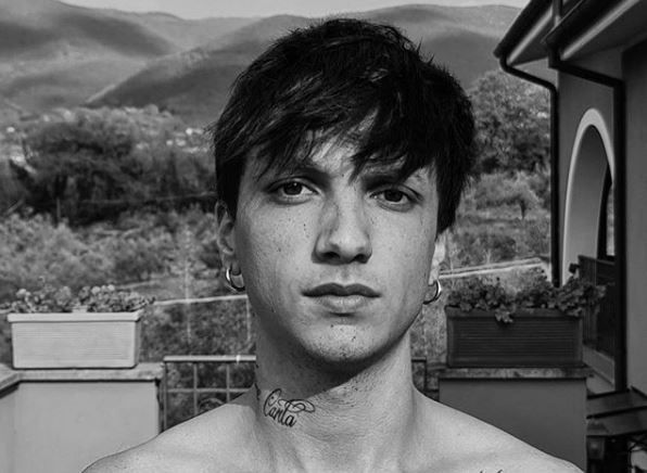 Ultimo, tour rinviato e attacco al Governo: “Io non canterò in Tv o in qualche diretta social” preview