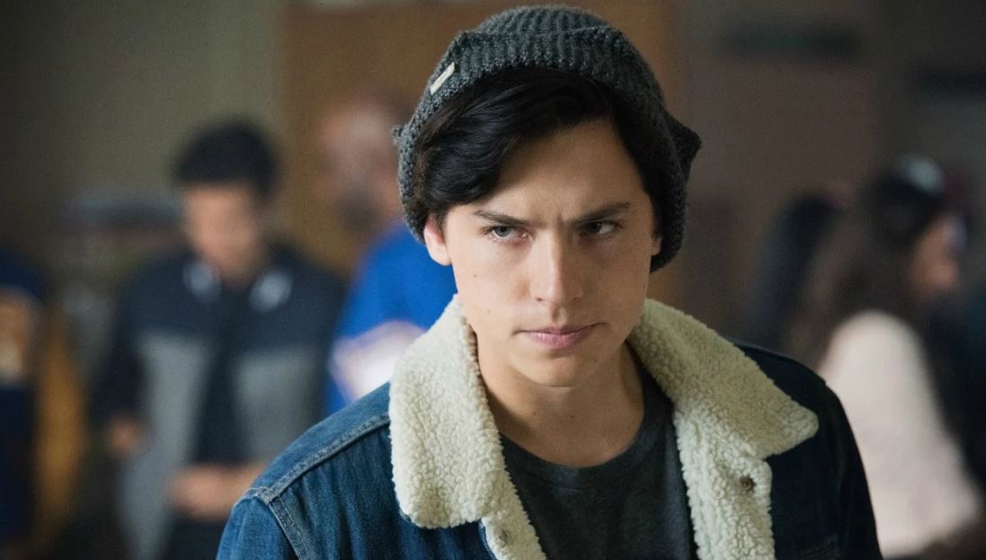Riverdale, Cole Sprouse accusato di violenza sessuale