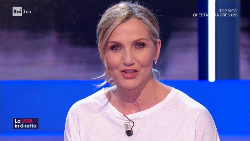 La Vita in Diretta, Lorella Cuccarini ufficialmente fuori: ecco cosa farà, parla Stefano Coletta article-post