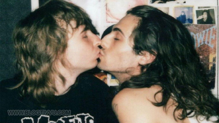 Maneskin, bacio gay tra Damiano e Thomas