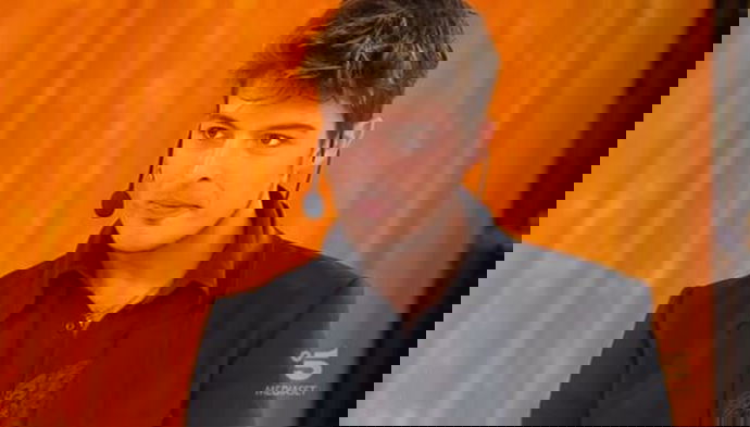 Stash dei The Kolors diventa papà: annuncio ad Amici Speciali e regalo di Maria De Filippi – VIDEO preview