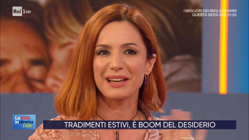 Andrea Delogu incinta? “No, se dovesse sembrare è solo cibo!”, marito Francesco Montanari spiazza (con cartonato) preview