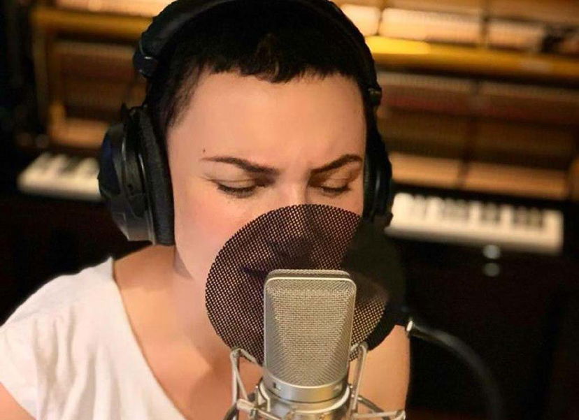 Arisa in costume conquista tutti: “Finalmente una donna con le curve!” – FOTO preview