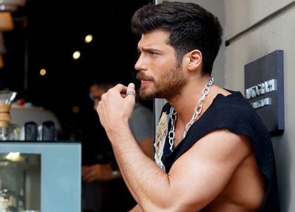 Showgirl ha perso la testa per Can Yaman: “Piango tutti i giorni per lui!” e chiede aiuto a Cristiano Malgioglio preview