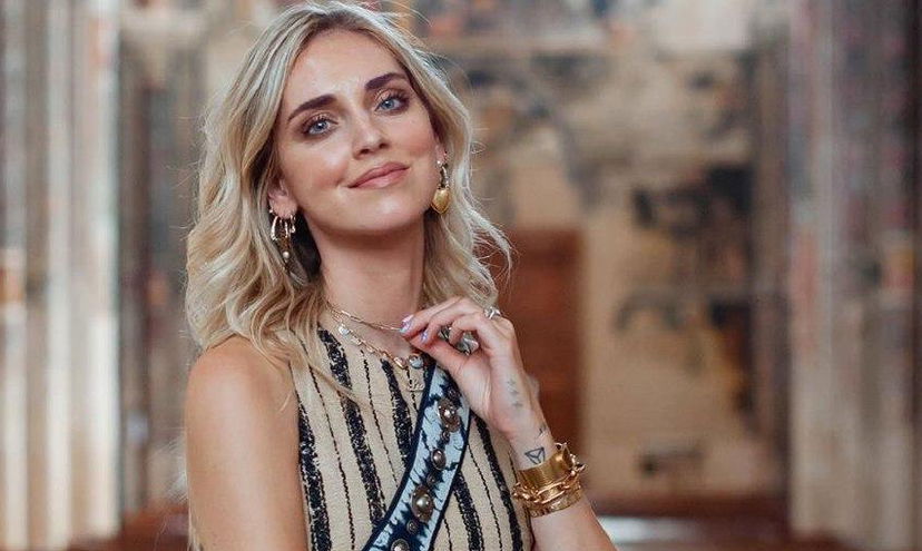 “Sei incinta?”, il vestito di Chiara Ferragni fa “difetto” in vita ed i fan impazziscono, lei interviene preview