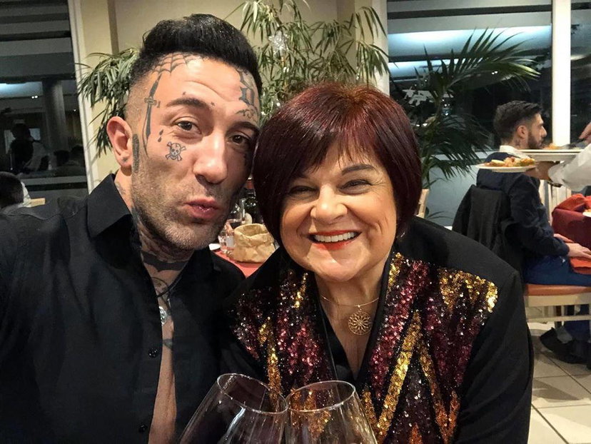 “Nana” alla Pezzopane, compagno Simone Coccia contro Facebook: “Fa schifo, approva il bullismo: razzisti!” – VIDEO preview