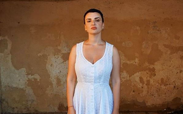 Arisa sostiene la body positivity e posta una foto: Fedez dalla sua parte, ma agli ottusi non basta preview