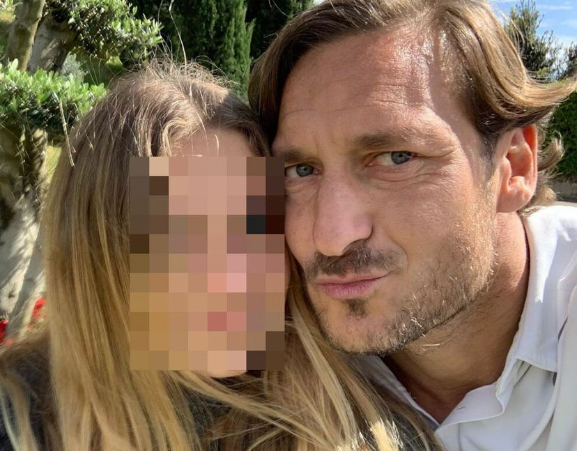 Chanel Totti, diretta Instagram con papà Francesco: “Ti piace mia figlia? Ti sfondo!” preview