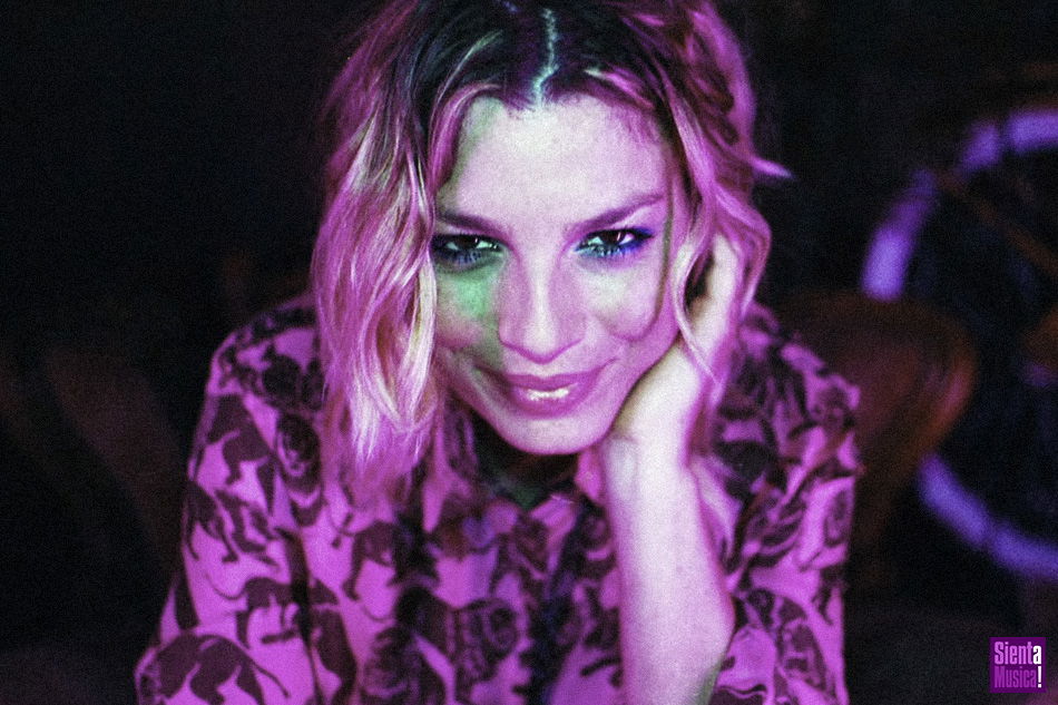 Emma Marrone, Latina