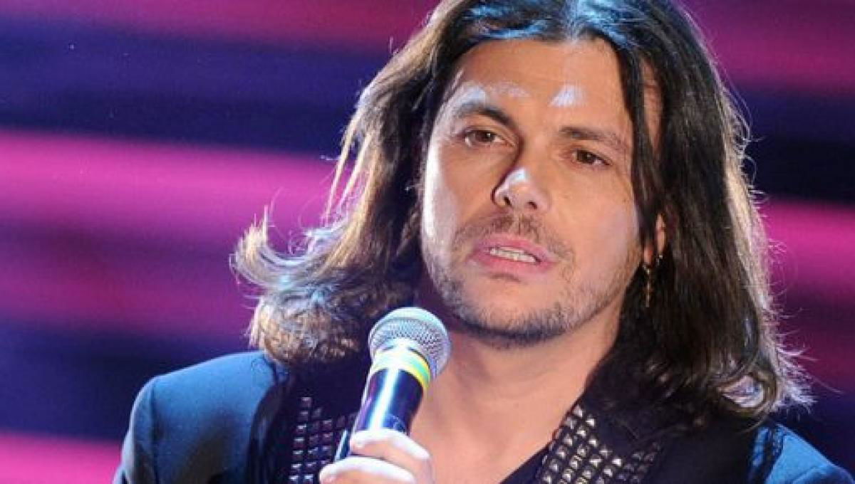 Gianluca Grignani rompe il silenzio dopo il gossip e annuncia querele: “Sono un padre!” article-post