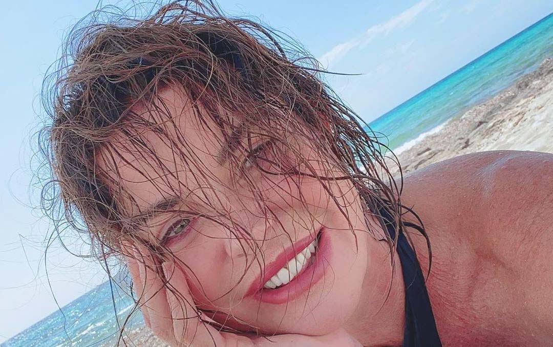 Alba Parietti critica Flavio Briatore: “Ha sbagliato, la salute viene prima del business” article-post