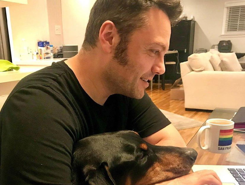 Tiziano Ferro, il suo cane operato d’urgenza per una emorragia interna: “E’ nato con due milze, ora aspettiamo…” preview