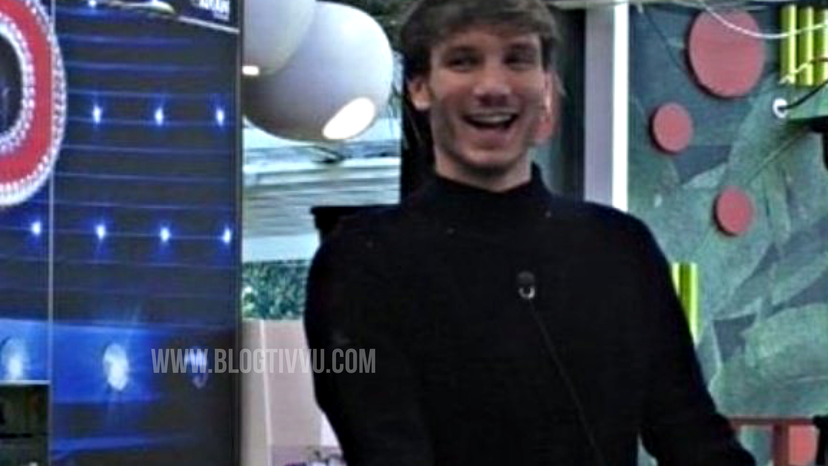 Manuel Bortuzzo in piedi al Grande Fratello Vip per merito delle protesi: forte emozione in Casa – VIDEO preview