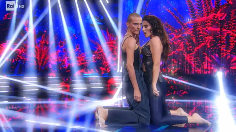 Ballando con le stelle, giù le mani da Rosalinda Celentano e Tinna Hoffman: sensualità borderline difficile da replicare preview