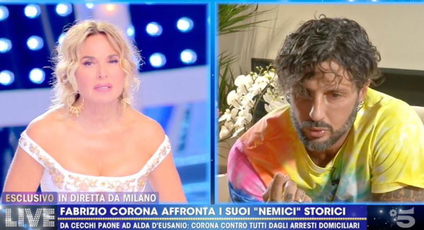 Fabrizio Corona ci “prova” con Barbara d’Urso ma fa una gaffe “imperdonabile” (VIDEO) preview