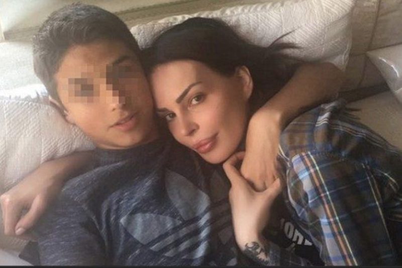 Nina Moric “a pezzi”: Carlos Maria è andato a vivere con Fabrizio Corona, il suo sfogo preview