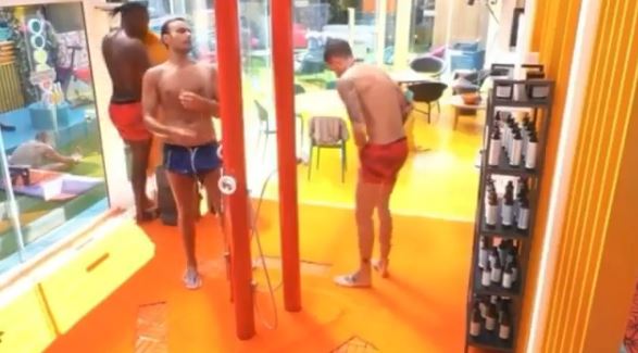 Doccia hot al Grande Fratello Vip: Morra, Enock, Andrea Zelletta e Dayane Mello (VIDEO) preview