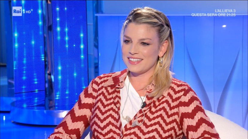 Emma Marrone canta “Latina” a Domenica In: cameraman cade per terra (VIDEO) preview
