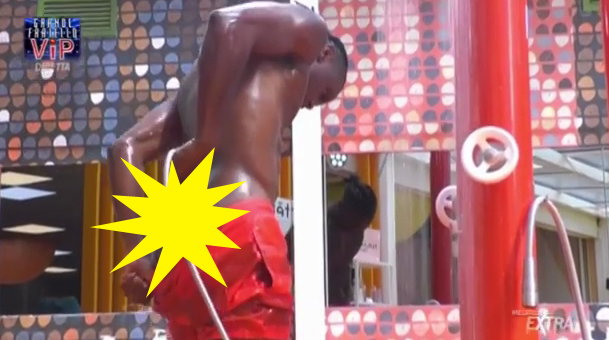 Incidente hot per Enock al GF Vip: spunta il sedere sotto la doccia (VIDEO) preview