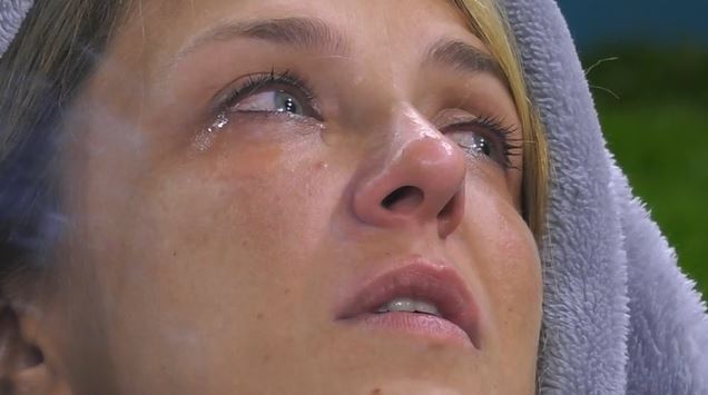 Myriam Catania piange perché le manca il figlio: “Non ce la fa”, primo momento di sconforto nella Casa del Grande Fratello Vip preview