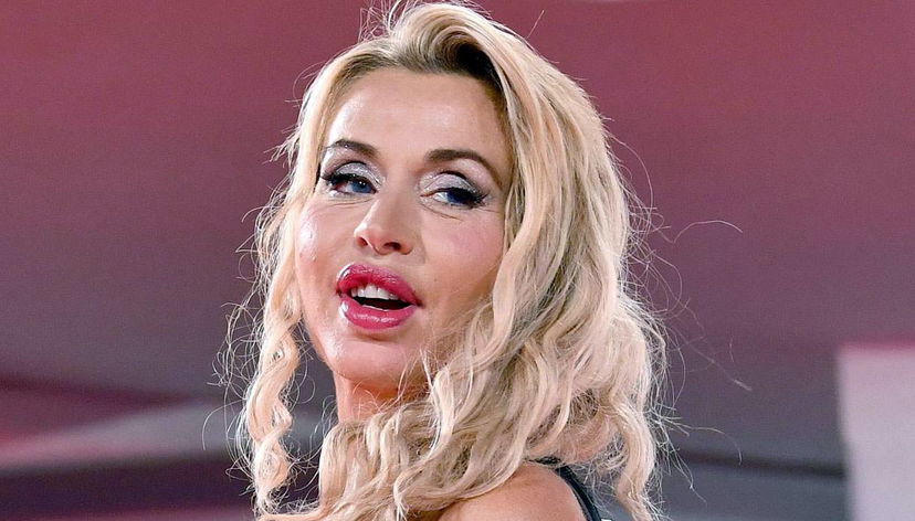 AresGate, Valeria Marini difende Alberto Tarallo: “Professionista degno di rispetto” preview