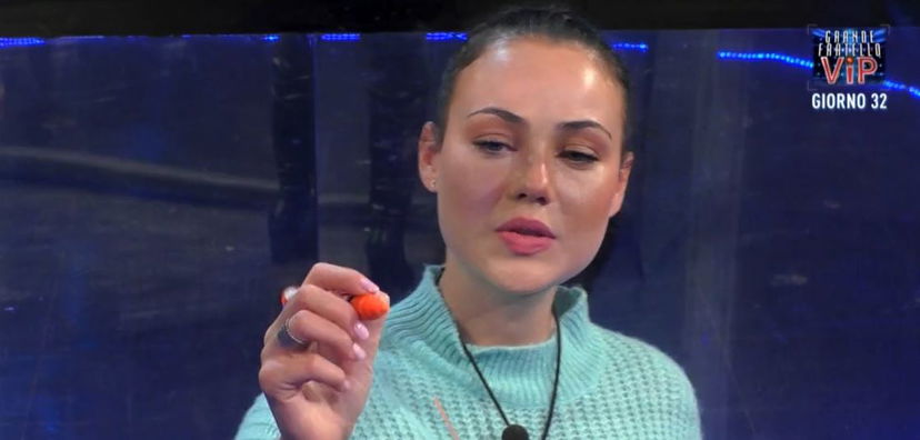 GF Vip, Adua Del Vesco: linea della vita, l’Ares, storie fake con Morra e Garko e l’anoressia preview