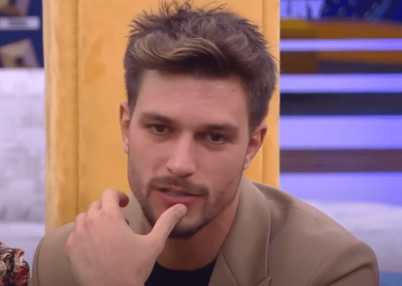 Andrea Zelletta, frasi volgari al GF Vip: “Matilde Brandi? Vedi il pisell*!” (ma è un’imitazione) preview